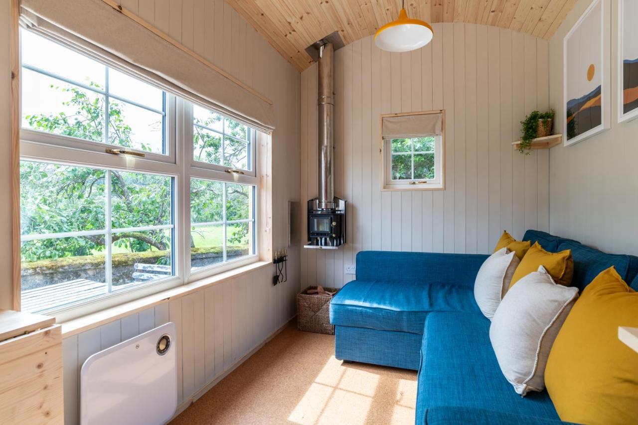 Enchanting Tiny House With Wood Burner And Hot Tub In Cairngorms Ballater Exterior photo